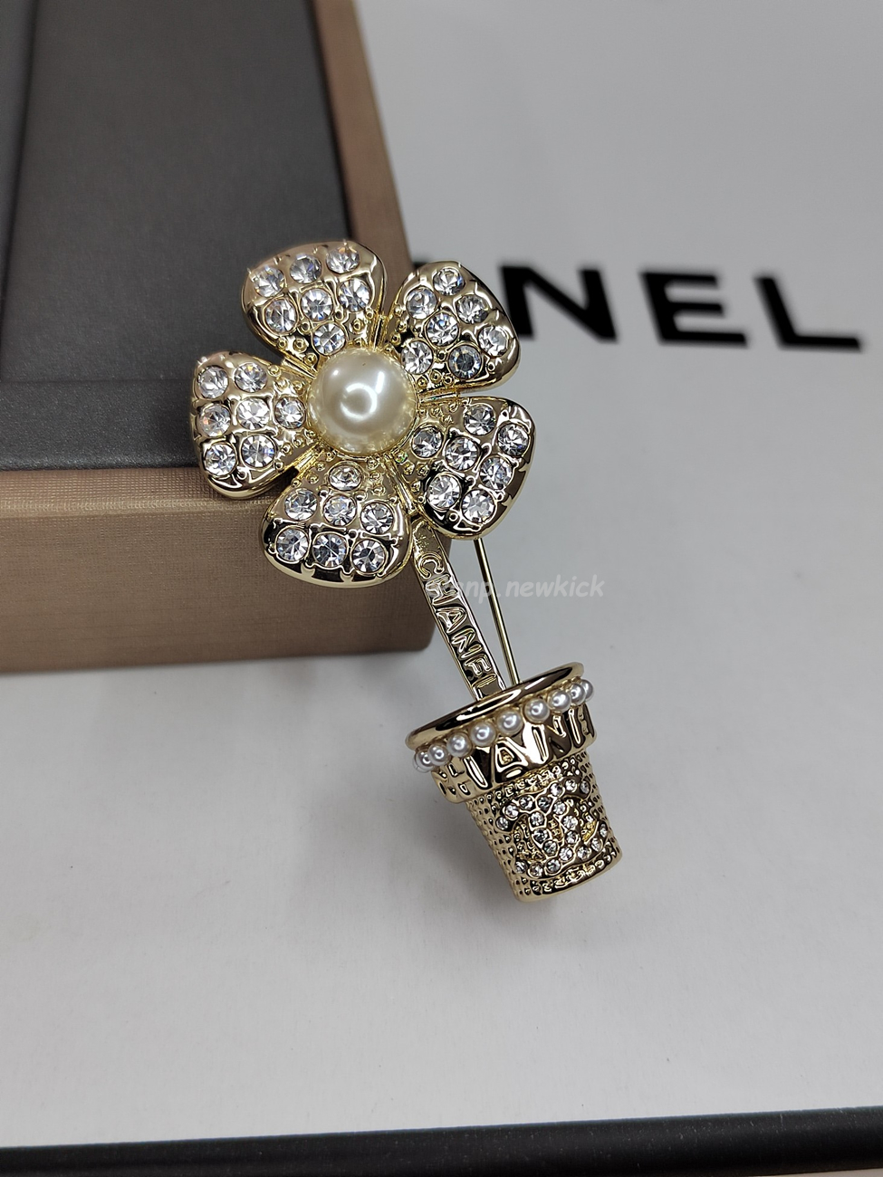Chanel Diamond Inlaid Flower Pot Brooch (1) - www.newkick.vip